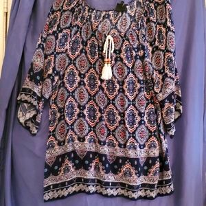Multi color 100% rayon 2X blouse. Machine washable.  Excellent condition.